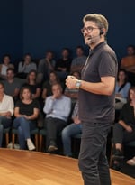 David foto conferencia OK